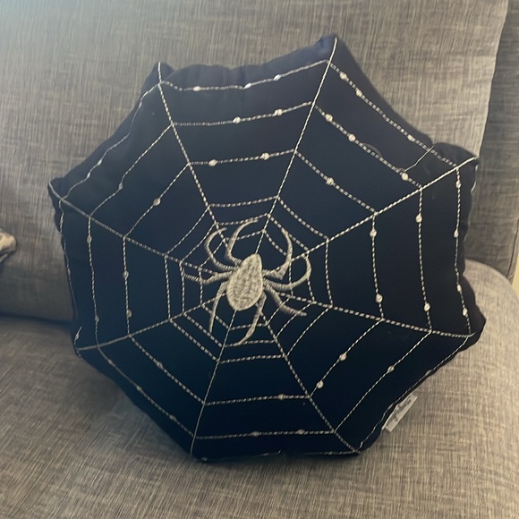 Spider Web pillow - Picture 5 of 7